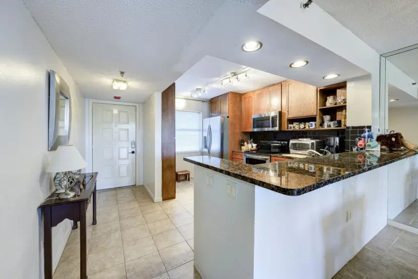 Picture of 896 N Federal Highway 326, Lantana FL 33462