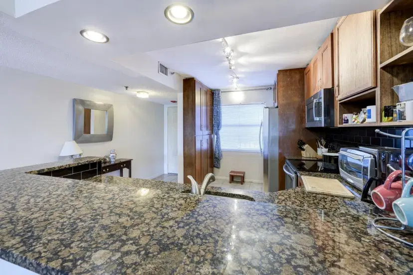 Picture of 896 N Federal Highway 326, Lantana FL 33462