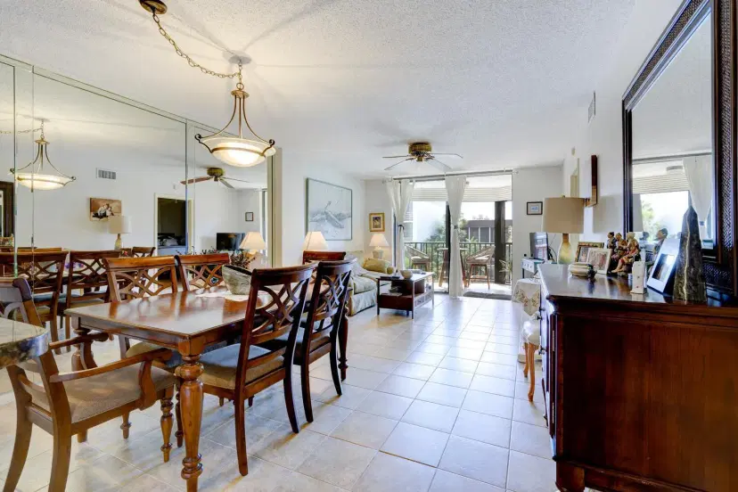 Picture of 896 N Federal Highway 326, Lantana FL 33462