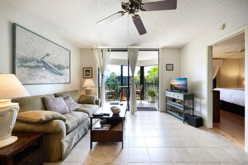 Picture of 896 N Federal Highway 326, Lantana FL 33462