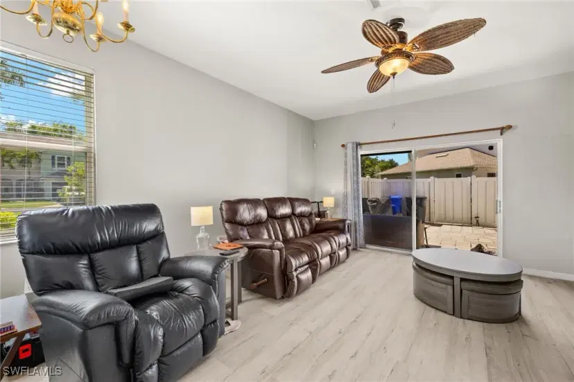 Picture of 3627 Pine Oak Cir 101, Fort Myers FL 33916