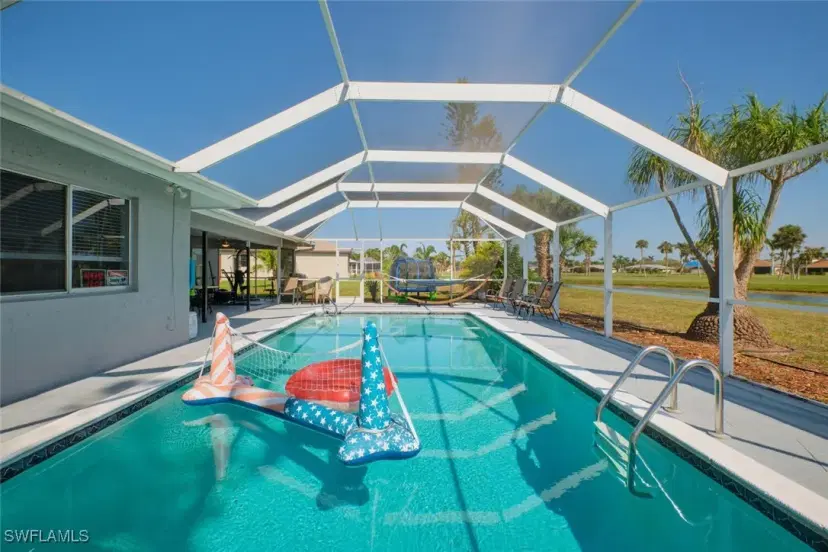 Picture of 233 SE 10Th Ter, Cape Coral FL 33990