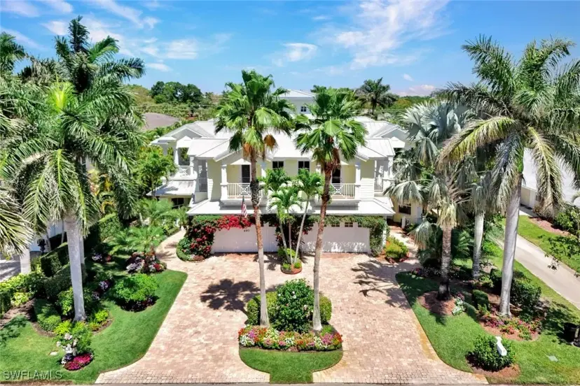 Picture of 699 Fairway Ter, Naples FL 34103