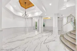 Picture of 699 Fairway Ter, Naples, FL 34103