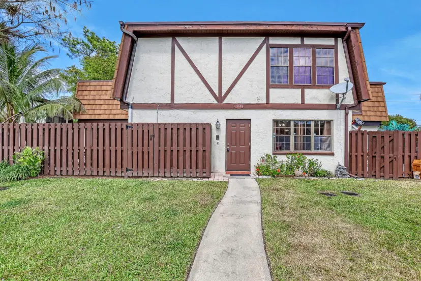 Picture of 154 Weybridge Circle C, Royal Palm Beach FL 33411