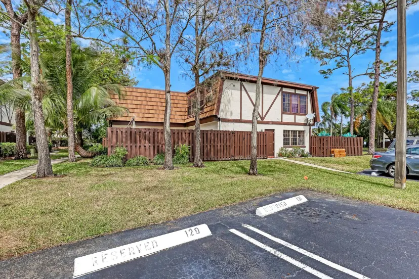 Picture of 154 Weybridge Circle C, Royal Palm Beach FL 33411