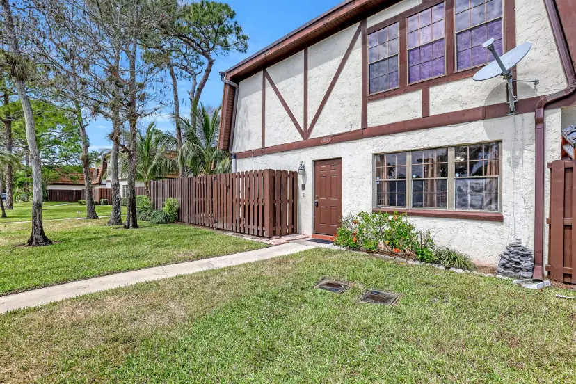 Picture of 154 Weybridge Circle C, Royal Palm Beach FL 33411