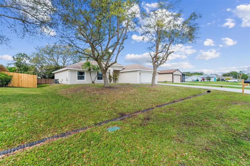 Picture of 1658 SE Harp Ln, Port St Lucie FL 34983