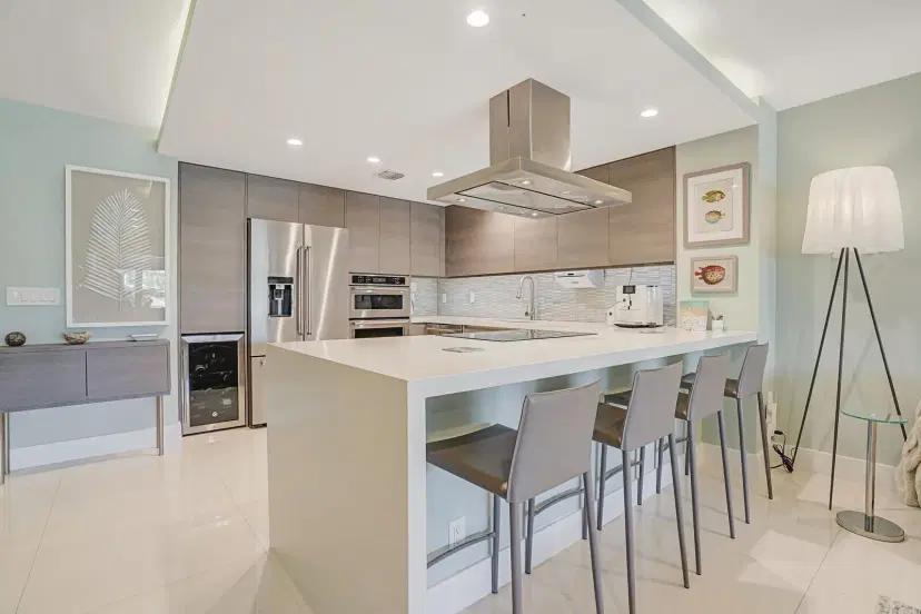 Picture of 2399 Treasure Isle Drive 17, Palm Beach Gardens FL 33410
