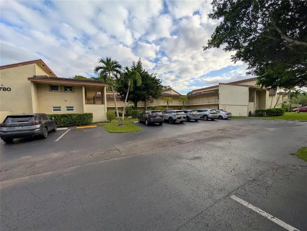 Picture of 8780 Holly Ct 104, Tamarac, FL 33321