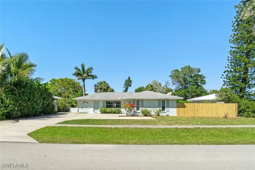 Picture of 2545 Poinciana Dr, Naples FL 34105