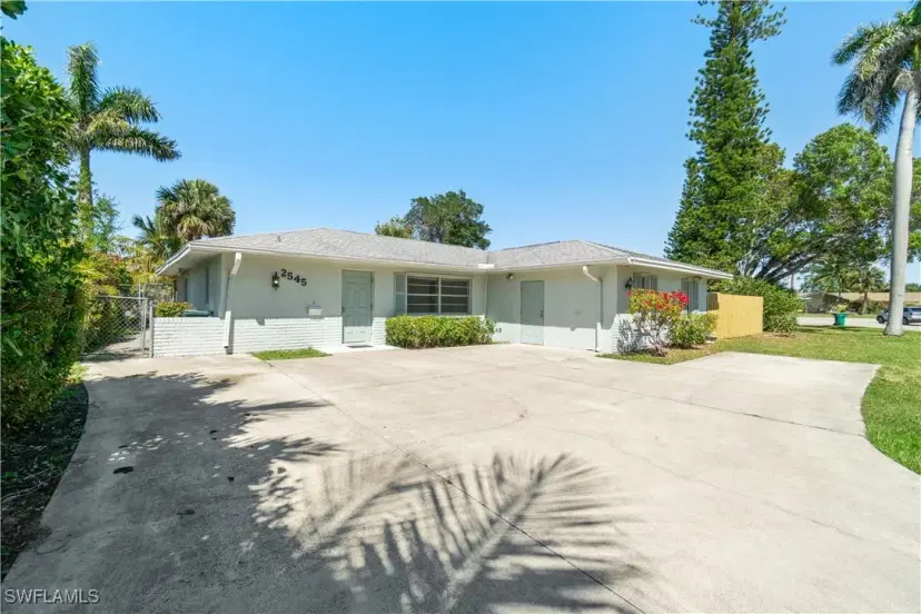 Picture of 2545 Poinciana Dr, Naples FL 34105