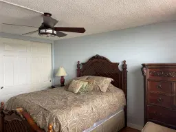Picture of 427 Golden Isles Dr 14C, Hallandale Beach, FL 33009