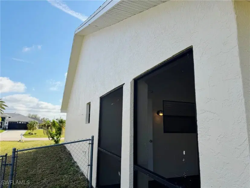 Picture of 906 SW 11Th Ct, Cape Coral FL 33991