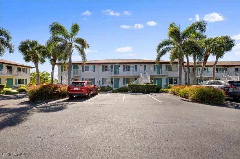 Picture of 185 Penny Ln 4, Naples FL 34112