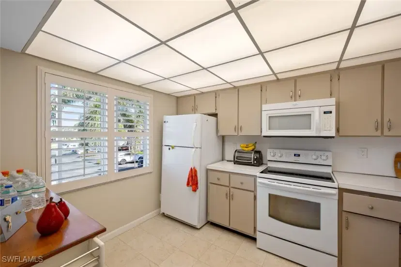 Picture of 185 Penny Ln 4, Naples FL 34112