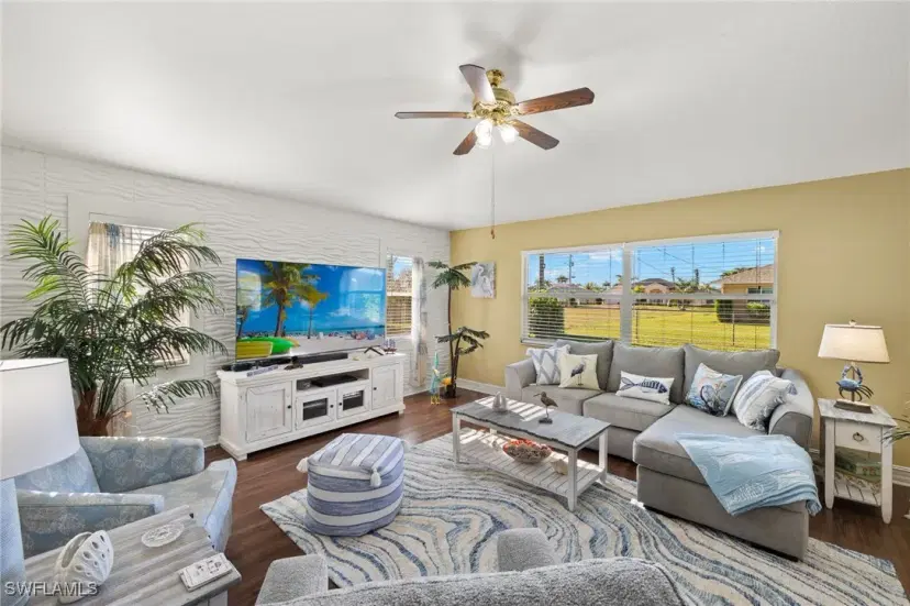 Picture of 402 SE 21St St, Cape Coral FL 33990