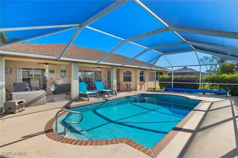 Picture of 402 SE 21St St, Cape Coral FL 33990