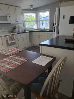 Picture of 7127 Ladyfish Dr, St. James City, FL 33956