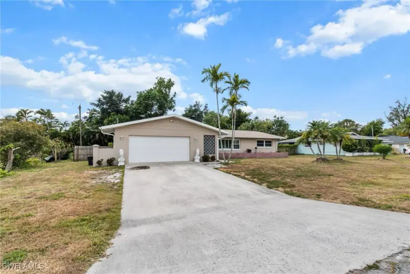 Picture of 1020 Sumica Dr, Fort Myers FL 33919