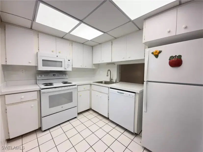 Picture of 1828 Pine Valley Dr 209, Fort Myers FL 33907