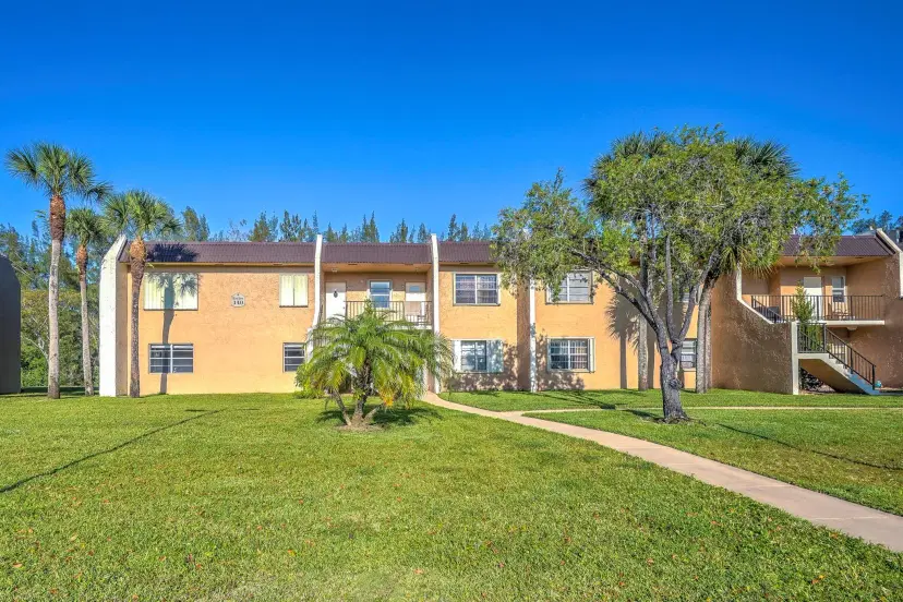 Picture of 140 Lake Meryl Drive 133, West Palm Beach FL 33411