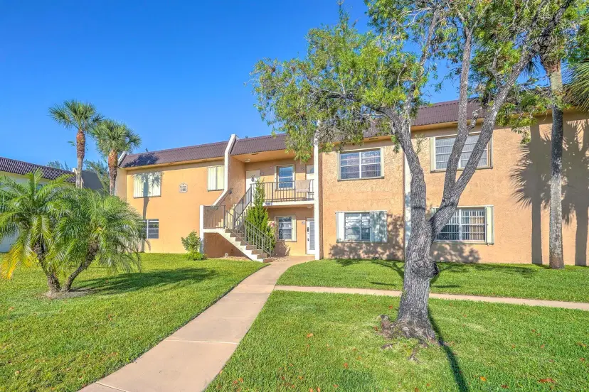Picture of 140 Lake Meryl Drive 133, West Palm Beach FL 33411