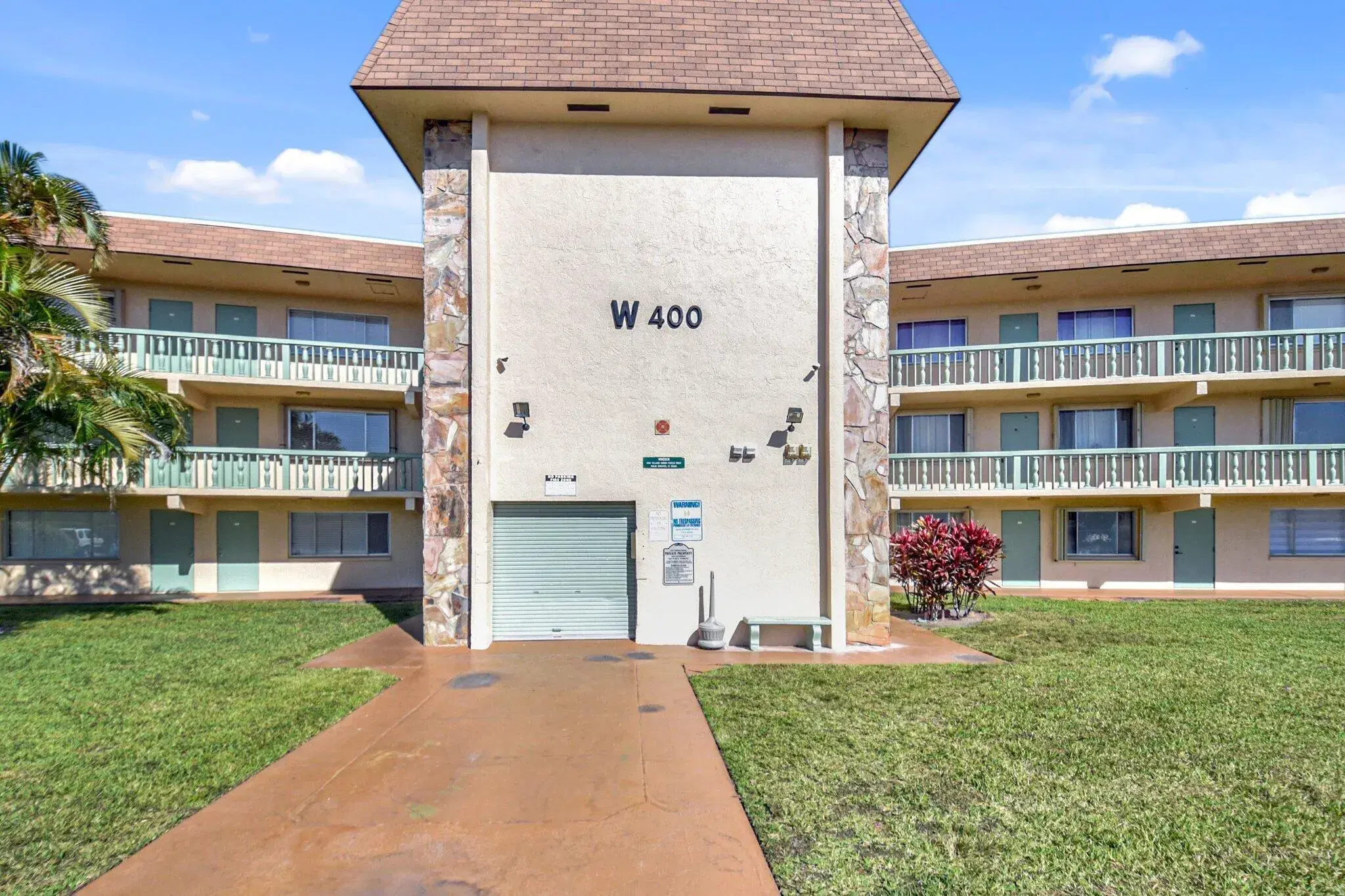 Picture of 400 Village Green Circle W 212, Palm Springs, FL 33461