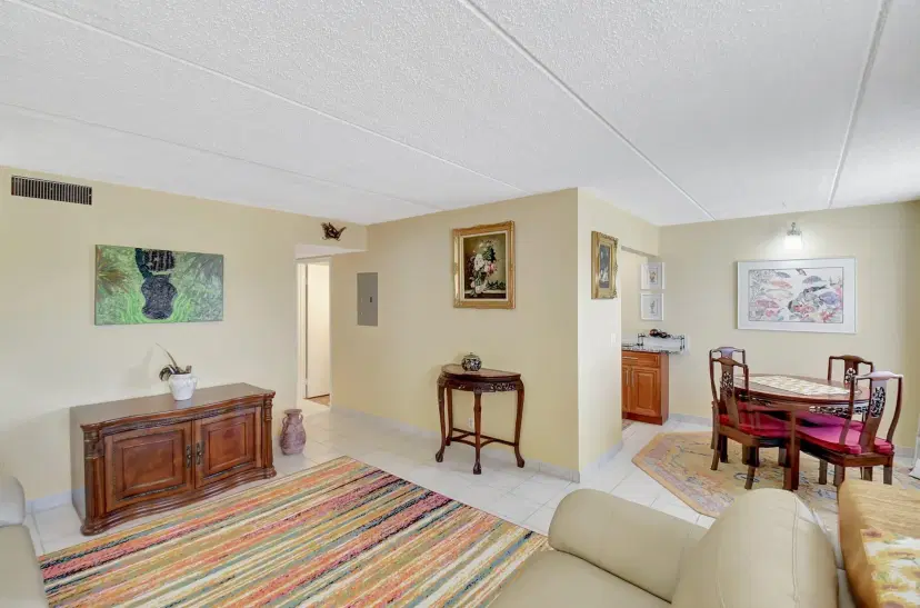 Picture of 400 Village Green Circle W 212, Palm Springs FL 33461