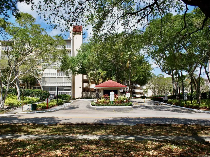 Picture of 7001 Environ Blvd 304, Lauderhill FL 33319