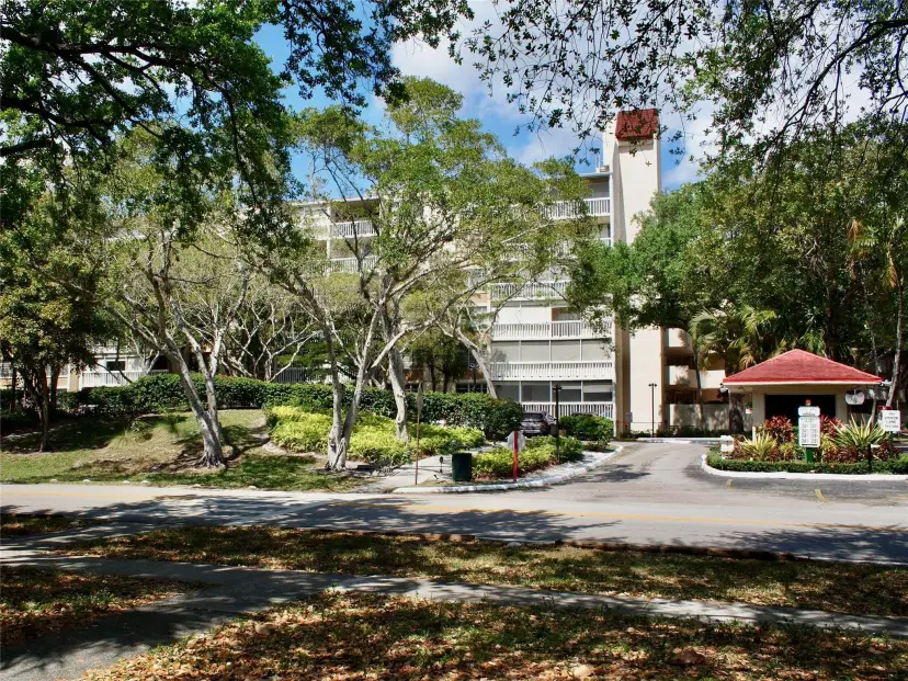 Picture of 7001 Environ Blvd 304, Lauderhill FL 33319