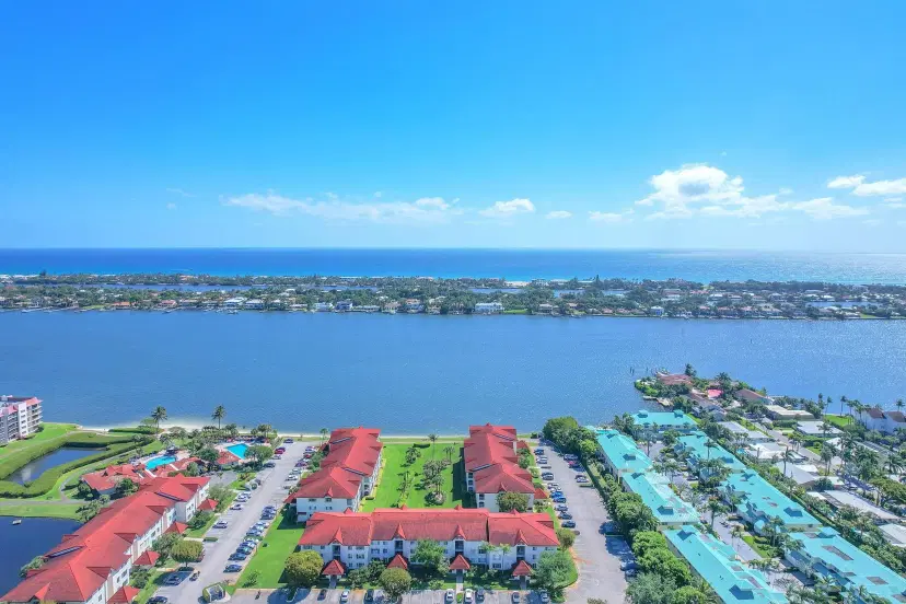 Picture of 107 Half Moon Cir E2, Hypoluxo FL 33462