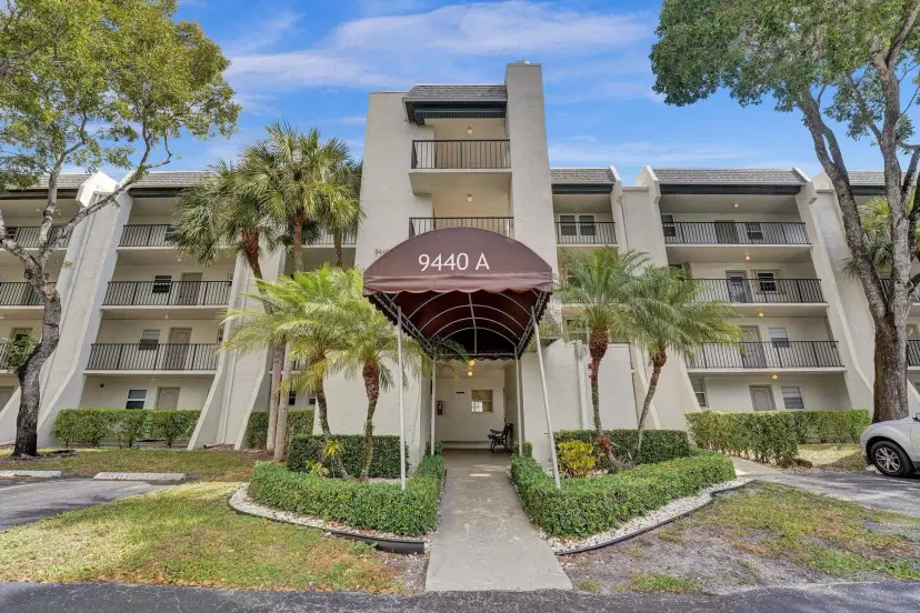 Picture of 9440 Poinciana Pl 109, Davie FL 33324