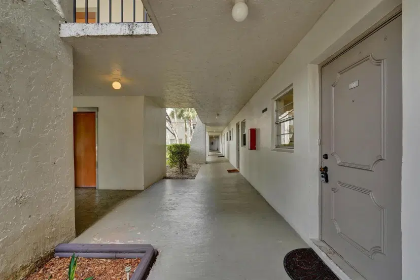 Picture of 9440 Poinciana Pl 109, Davie FL 33324