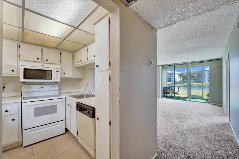 Picture of 9440 Poinciana Pl 109, Davie FL 33324