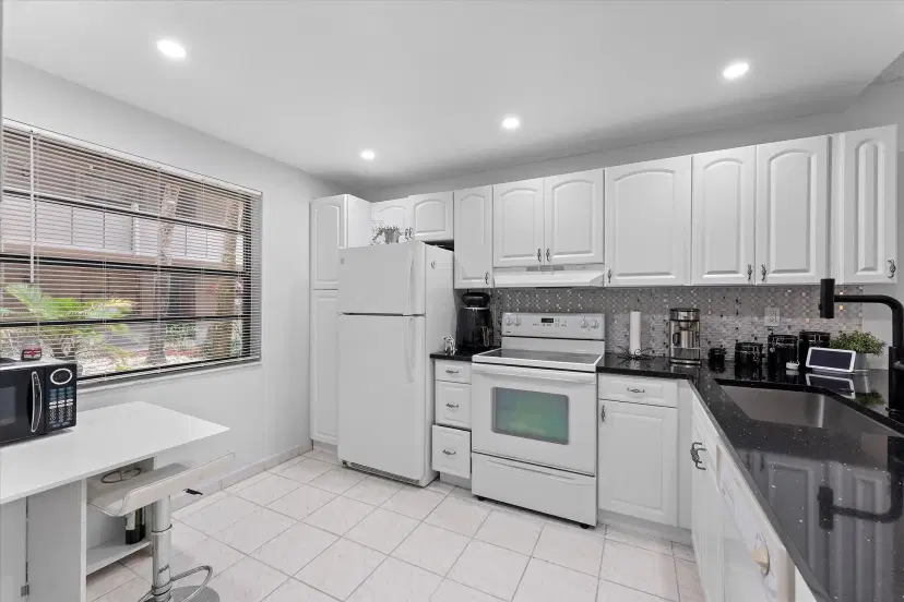 Picture of 1101 Colony Point Circle 118, Pembroke Pines FL 33026