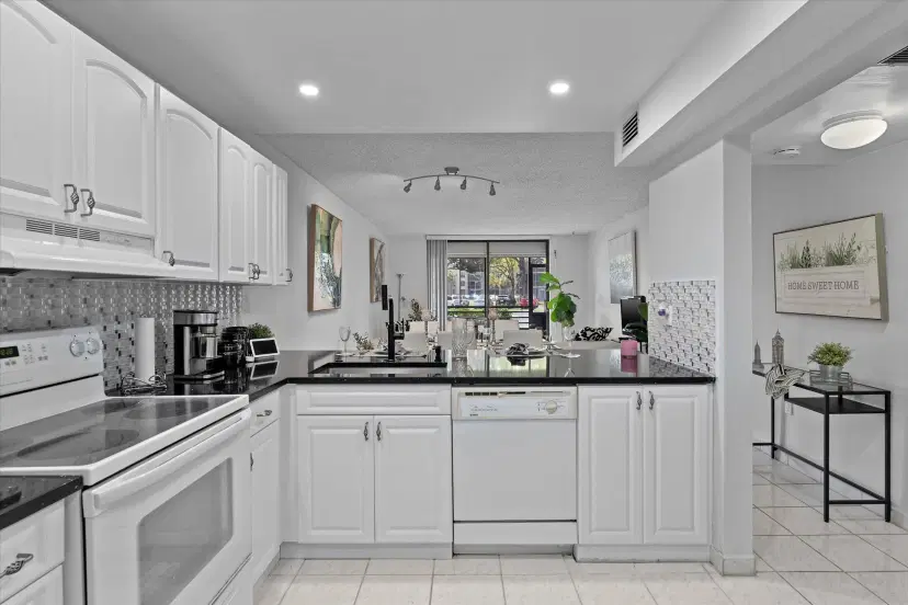 Picture of 1101 Colony Point Circle 118, Pembroke Pines FL 33026