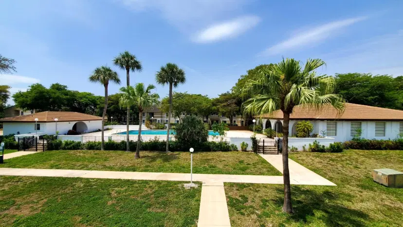 Picture of 2710 Riverside Dr 202, Coral Springs FL 33065