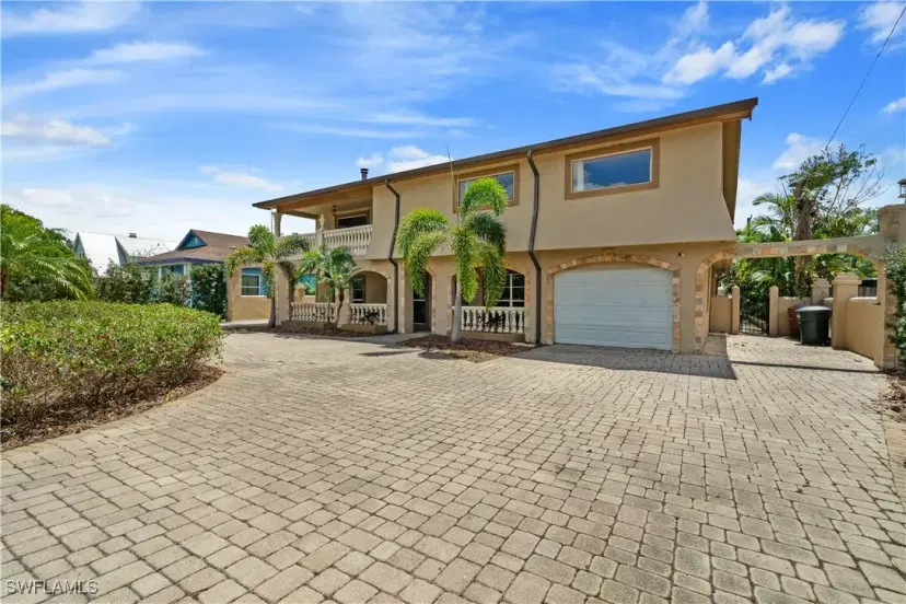 Picture of 1434 Alhambra Dr, Fort Myers FL 33901