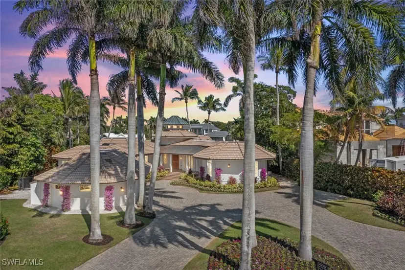 Picture of 989 Admiralty Parade E E, Naples FL 34102