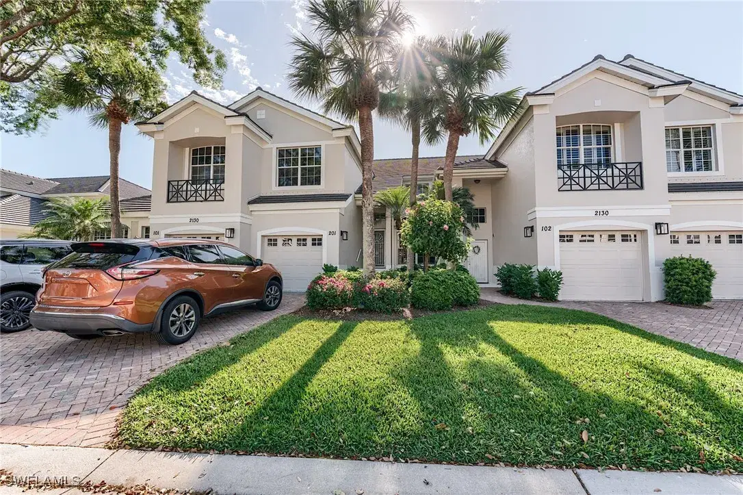 Picture of 2130 Aberdeen Ln 201, Naples, FL 34109