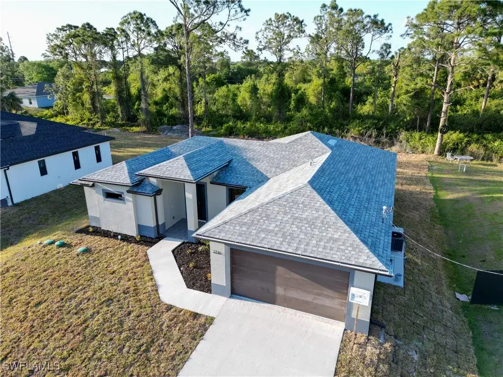 Picture of 2714 2Nd St Sw, Lehigh Acres, FL 33976