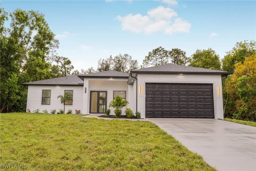 Picture of 824 Grenada Ave, Lehigh Acres, FL 33974