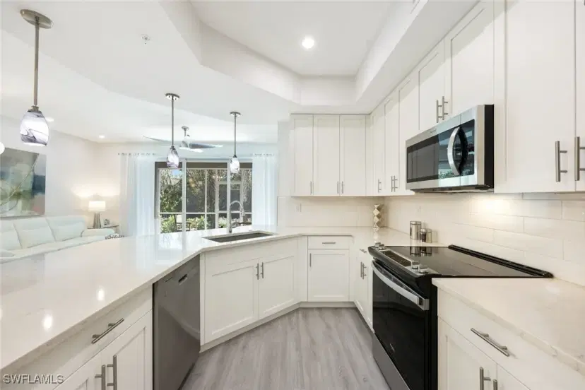 Picture of 262 Indies Dr E 102, Naples FL 34114