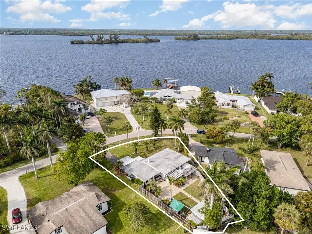 Picture of 4464 E Riverside Dr, Fort Myers, FL 33905
