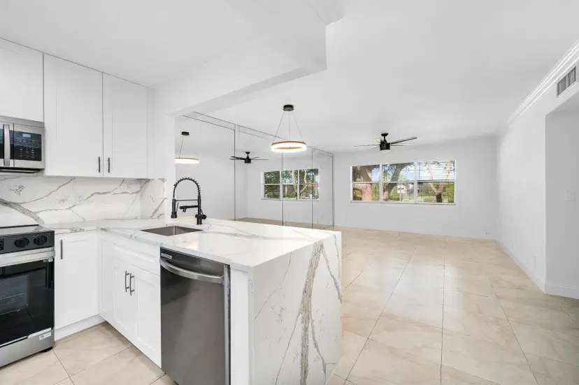 Picture of 410 SE 2Nd Avenue 26, Deerfield Beach FL 33441