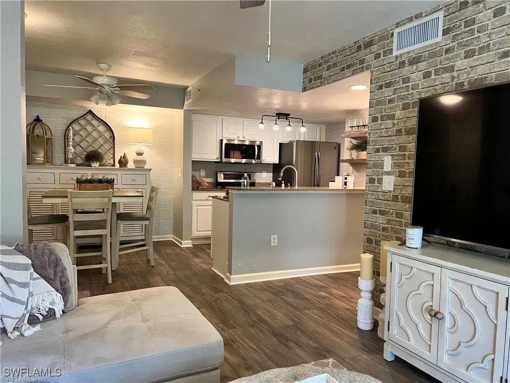 Picture of 4105 Residence Dr 707, Fort Myers, FL 33901