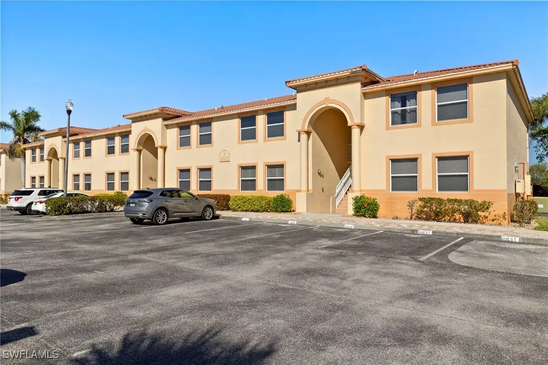 Picture of 15425 Bellamar Cir 924, Fort Myers, FL 33908