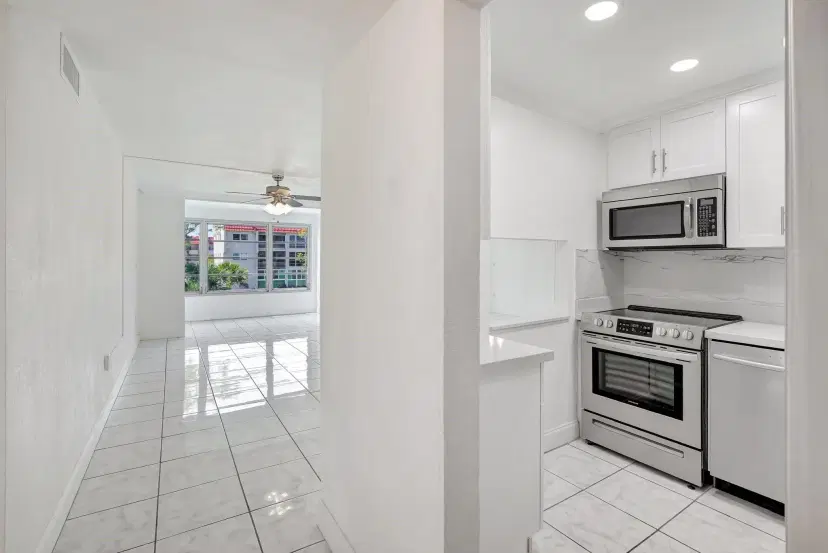 Picture of 8000 N Sunrise Lakes Dr 207, Sunrise FL 33322