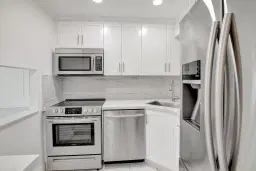 Picture of 8000 N Sunrise Lakes Dr 207, Sunrise, FL 33322
